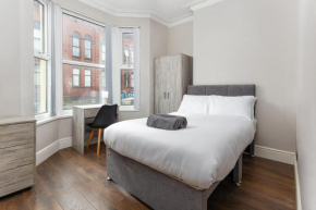 Room 2 at Jubilee House - Free Parking, Self Check-In, Fast WiFi and Smart TV by Yoko Property